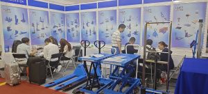 High lift pallet jack